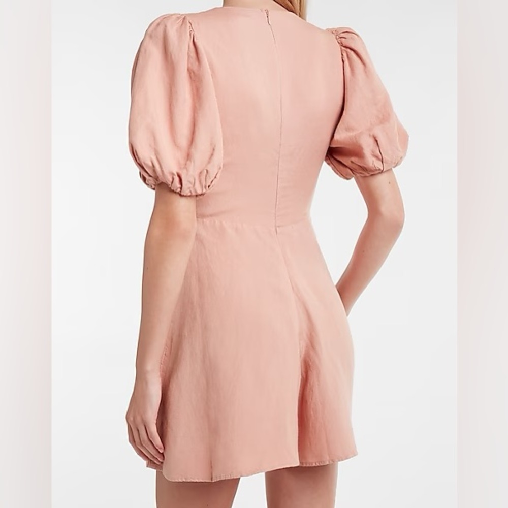 Perfect for summer! Express linen blend tie front, puff sleeve romper - Picture 4 of 4